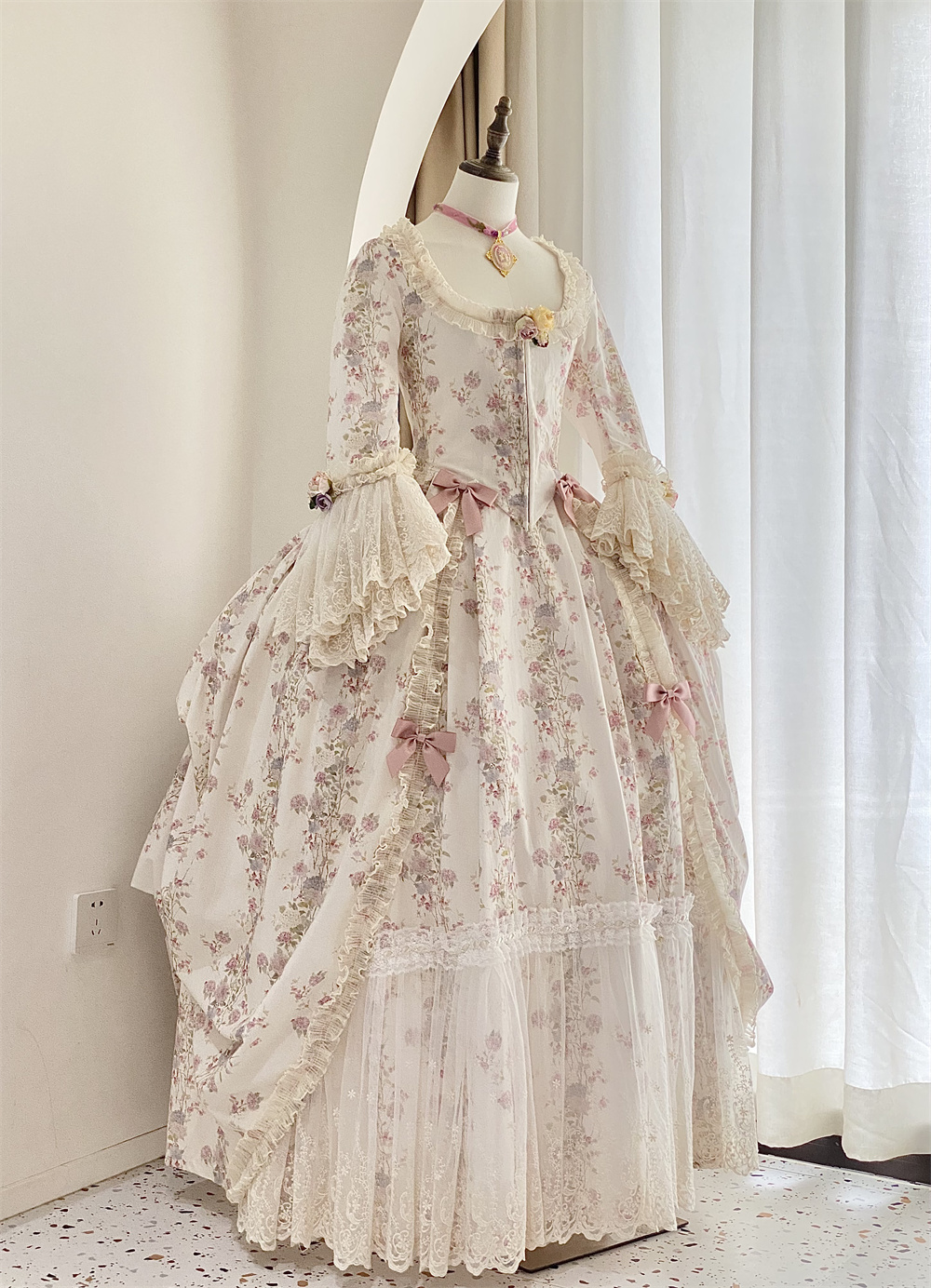 Robe A La Francaise Rococo Dre - Badminton Victory 리뷰 및 가격